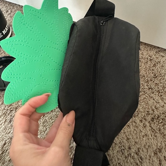 Lot of 2 Items: PINK Nation Black Travel Tumbler & PINK Pineapple Cooler Bag - Picture 8 of 10